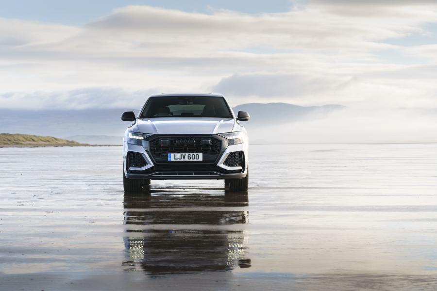  Audi RS Q8 2020 года  (UK) (фото 31 из 40)
